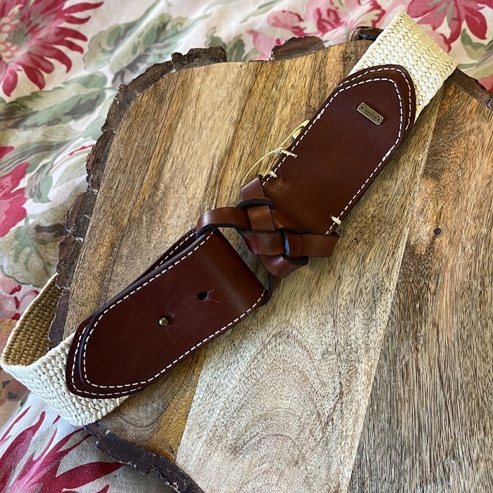 TOMMY HILFIGER  Size Medium Brown Leather & Natural Elastic Brass HW $88
NEW
